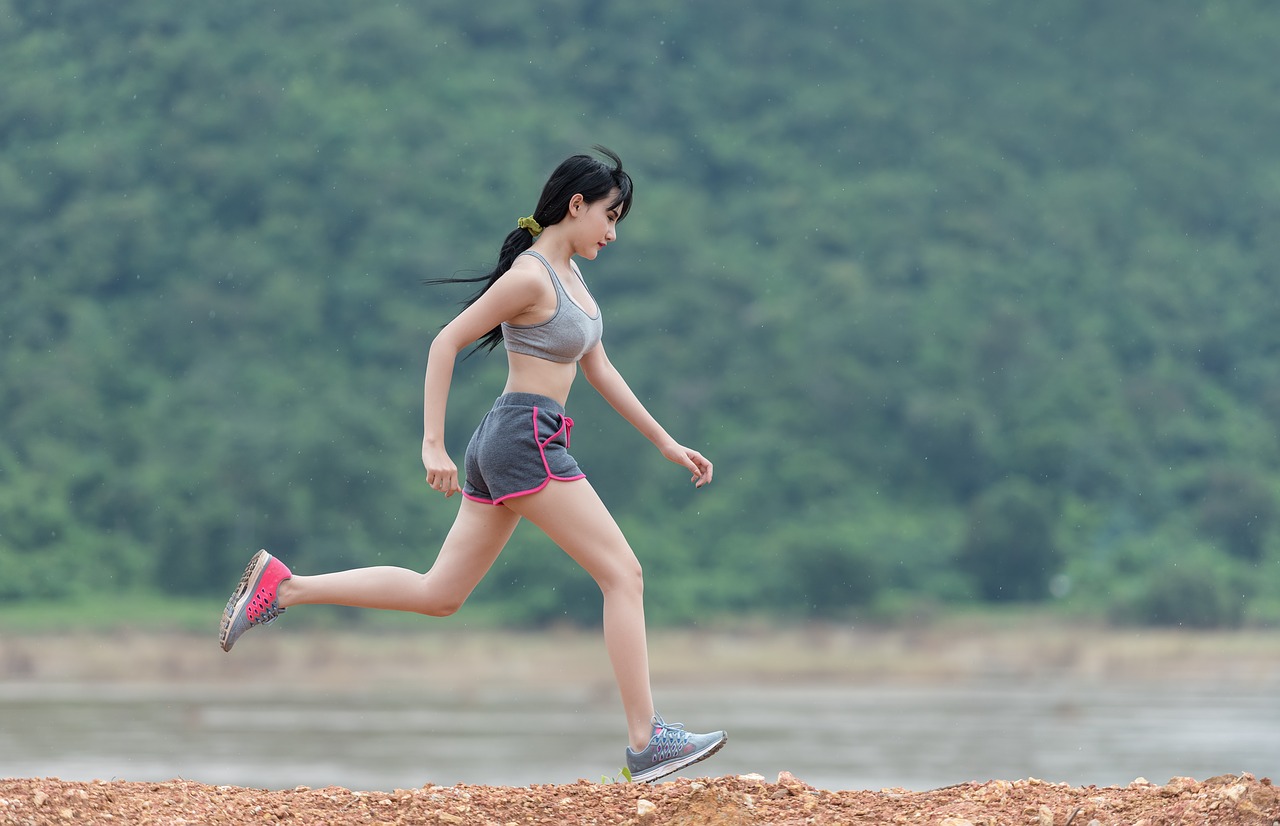 Kobieta uprawiająca jogging
